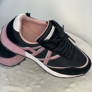 Armani Exchange Black and Pink Women's Fashion Runner Sneakers